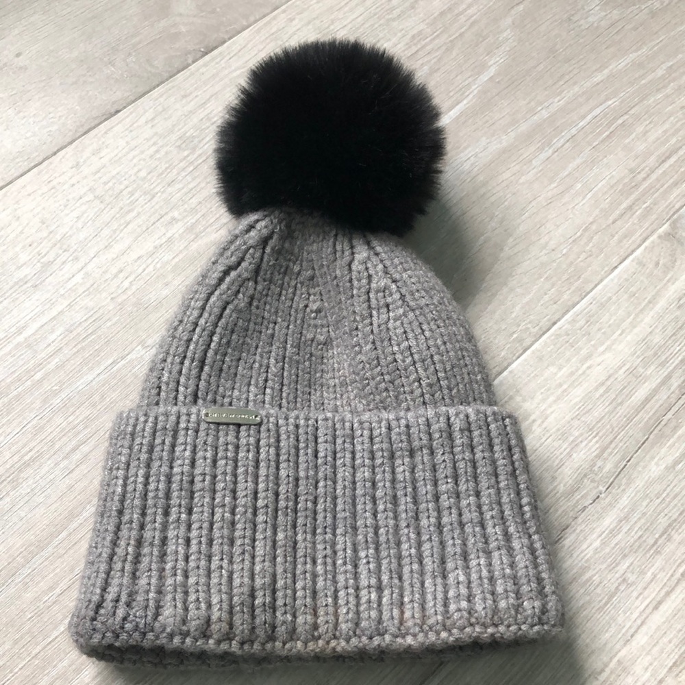 Steve Madden Woman Wide Cuff Knit Pom Beanie Hat grey